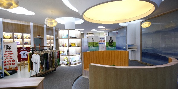 如何選擇大型長(zhǎng)期合作的寫(xiě)真噴繪工廠-愛(ài)歐圖文